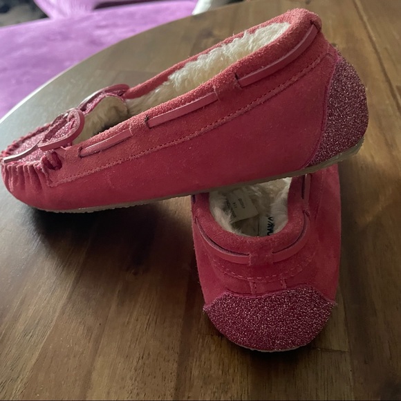 Girls Hot Pink Sparkly Minnetonka Moccasins kids Sz 4 - Picture 4 of 6